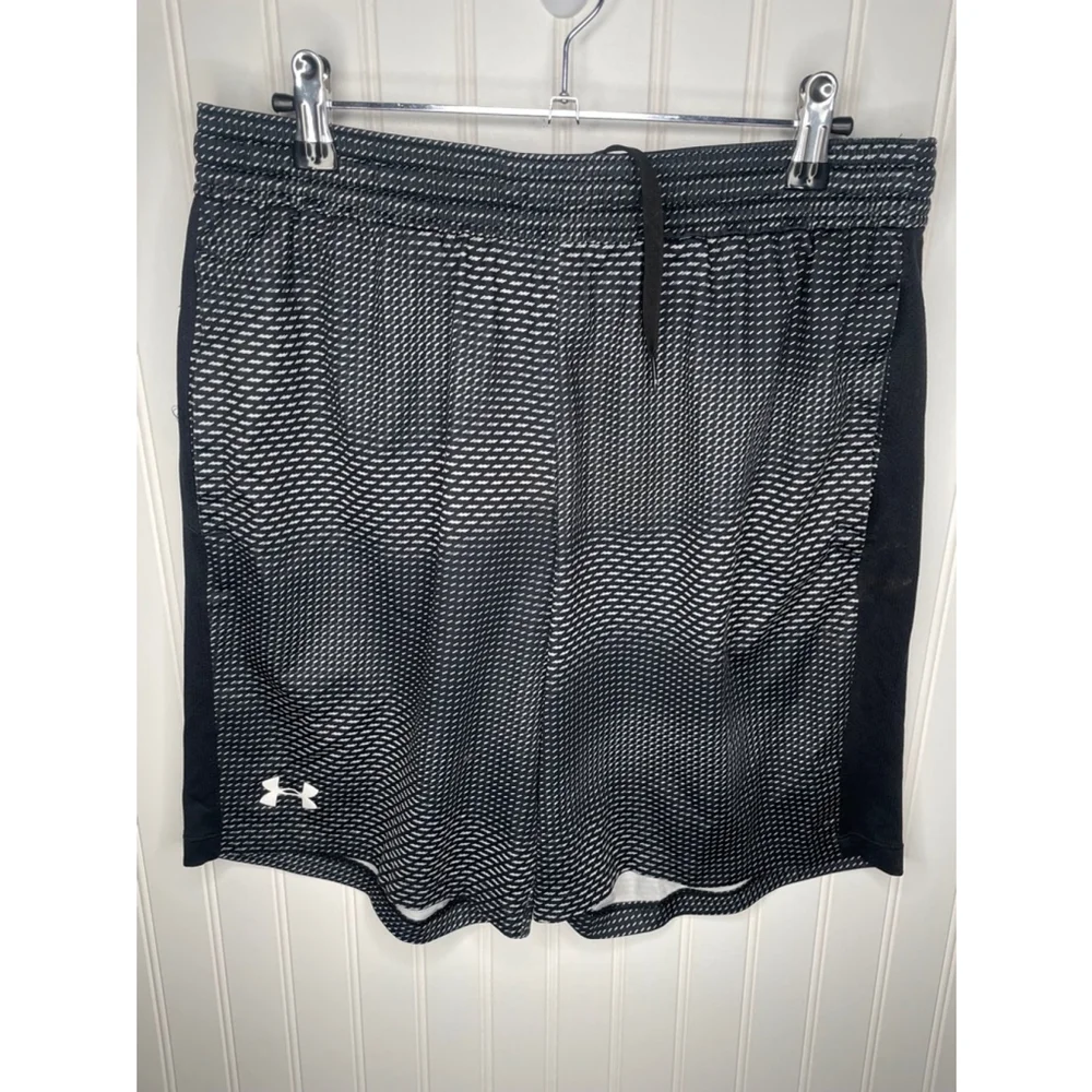 Men's Under Armour Shorts Black White LG